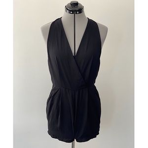 NWT - Forever 21 - Shorts jumper - halter neck - open back - black - size Large